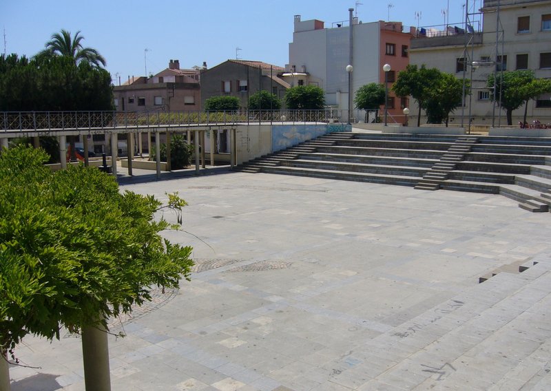 HOLI PREMIÀ DE MAR, PLAÇA DELS PAÏSOS CATALANS Holi Blue